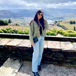 Meet your posher, Alicia